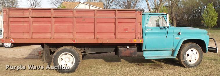 image for item DA2244 1966 GMC 4000 grain truck