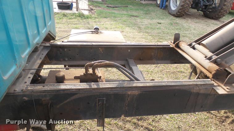 image for item DA2244 1966 GMC 4000 grain truck