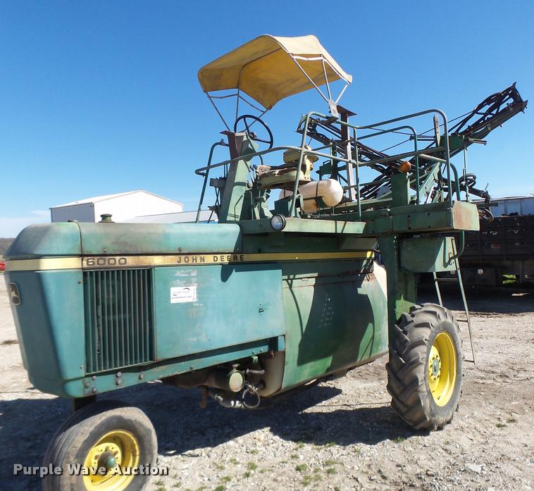 image for item DA3446 John Deere 6000 self-propelled sprayer