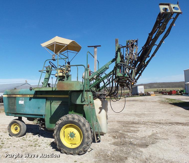 image for item DA3446 John Deere 6000 self-propelled sprayer