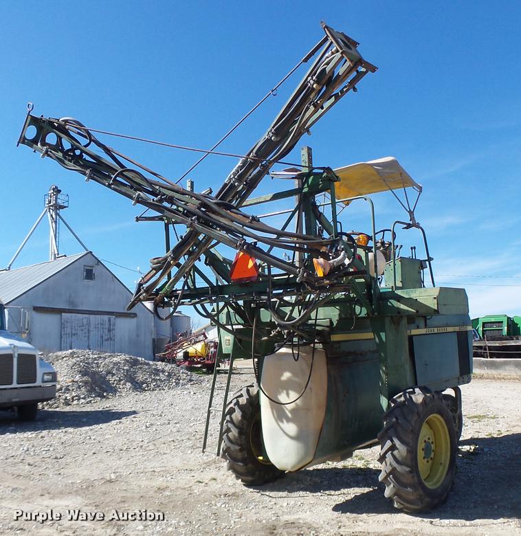 image for item DA3446 John Deere 6000 self-propelled sprayer