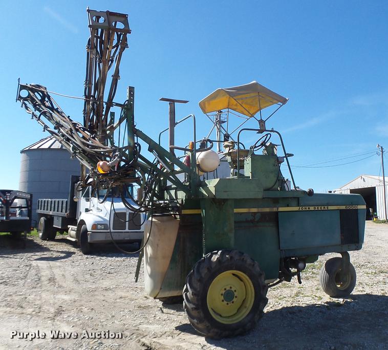 image for item DA3446 John Deere 6000 self-propelled sprayer