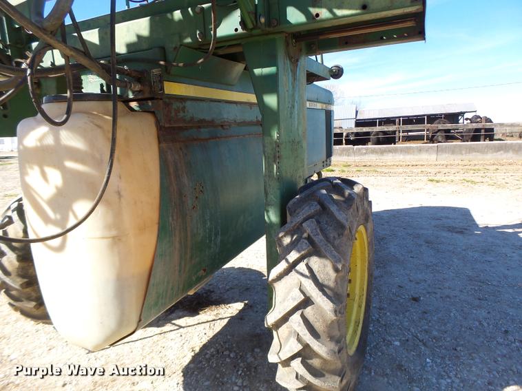 image for item DA3446 John Deere 6000 self-propelled sprayer
