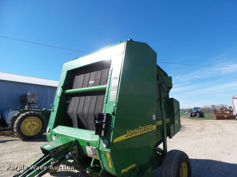 image for item DA3450 2003 John Deere 567 round baler