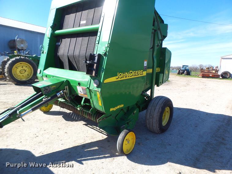 image for item DA3450 2003 John Deere 567 round baler