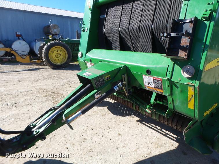 image for item DA3450 2003 John Deere 567 round baler