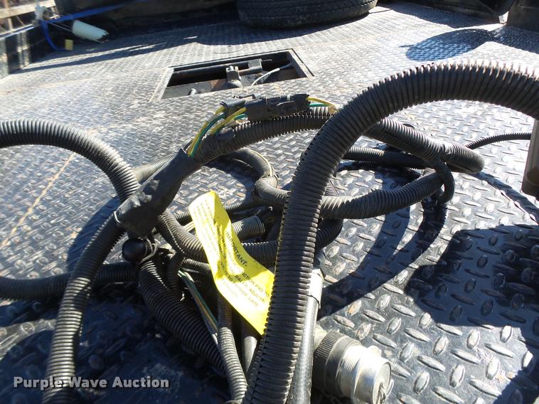 image for item DA3450 2003 John Deere 567 round baler