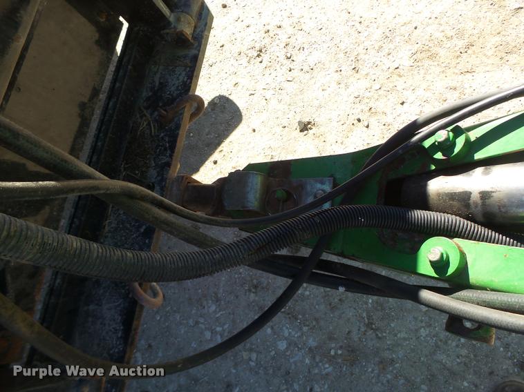 image for item DA3450 2003 John Deere 567 round baler