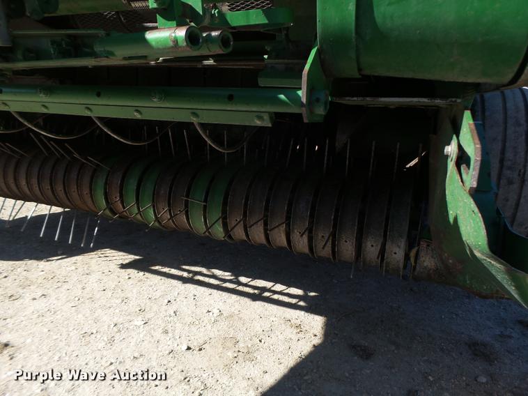 image for item DA3450 2003 John Deere 567 round baler