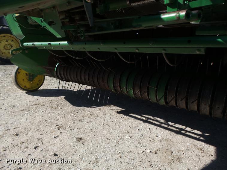 image for item DA3450 2003 John Deere 567 round baler