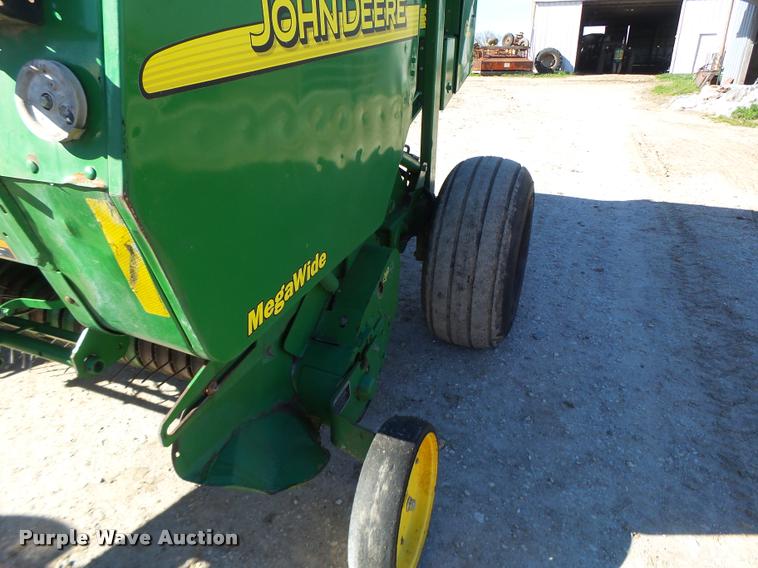 image for item DA3450 2003 John Deere 567 round baler