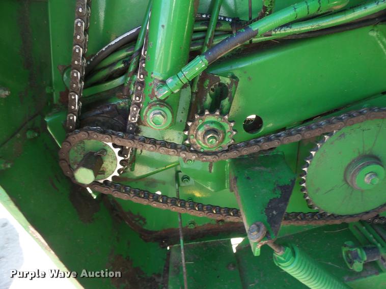 image for item DA3450 2003 John Deere 567 round baler