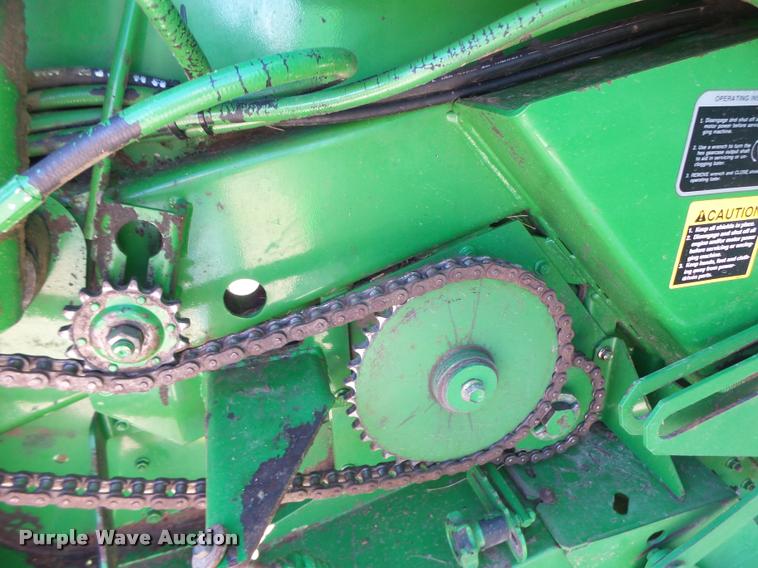 image for item DA3450 2003 John Deere 567 round baler