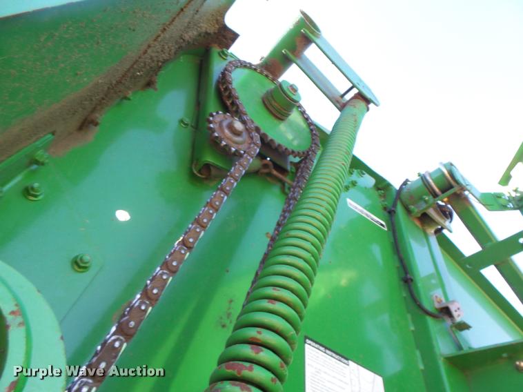 image for item DA3450 2003 John Deere 567 round baler