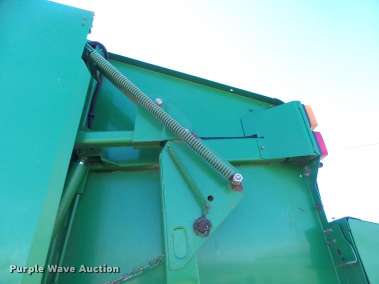 image for item DA3450 2003 John Deere 567 round baler