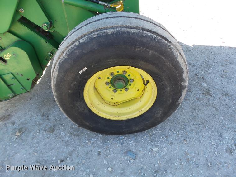 image for item DA3450 2003 John Deere 567 round baler