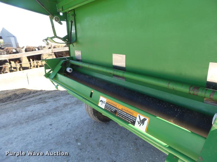 image for item DA3450 2003 John Deere 567 round baler