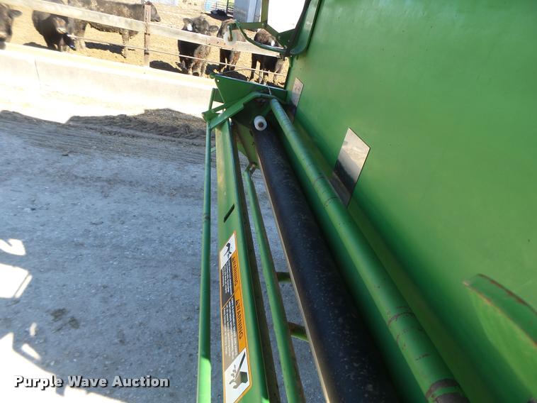 image for item DA3450 2003 John Deere 567 round baler