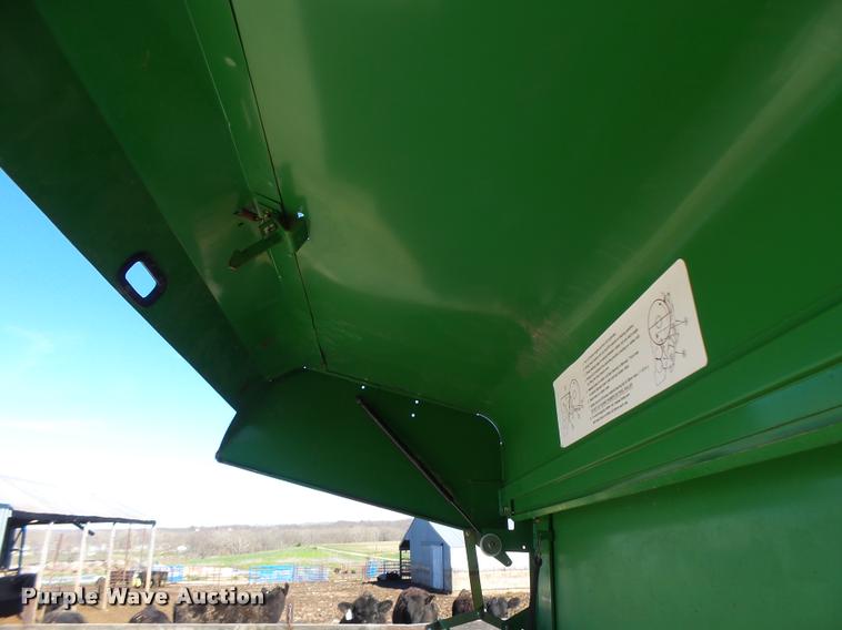 image for item DA3450 2003 John Deere 567 round baler