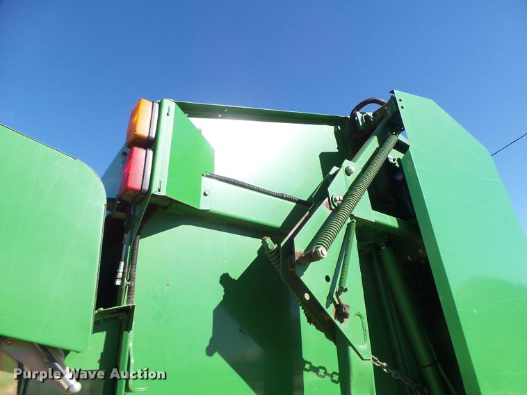 image for item DA3450 2003 John Deere 567 round baler