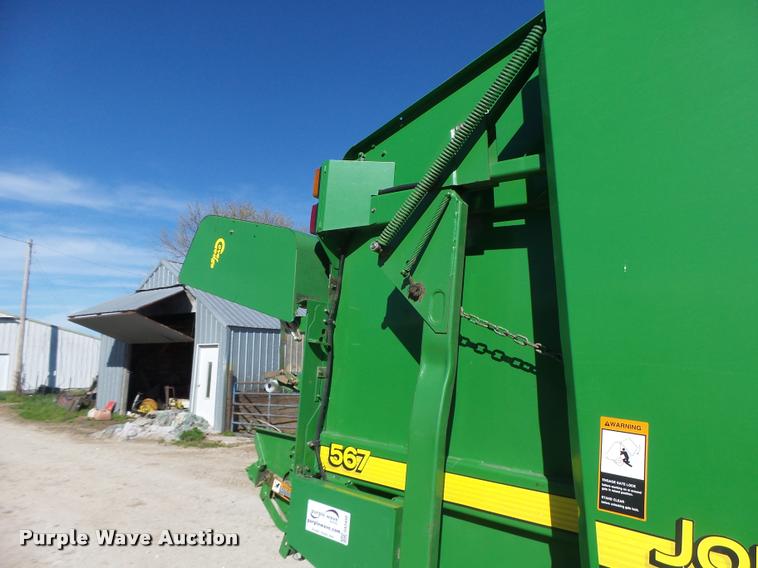 image for item DA3450 2003 John Deere 567 round baler