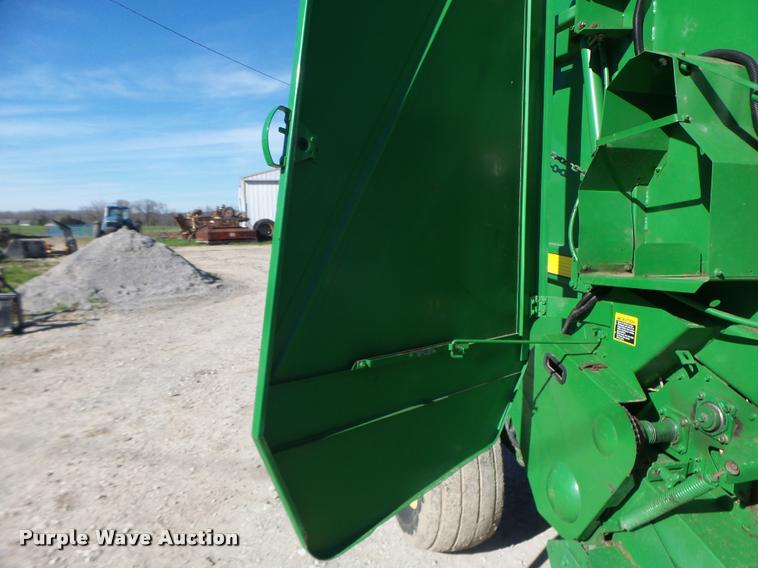 image for item DA3450 2003 John Deere 567 round baler
