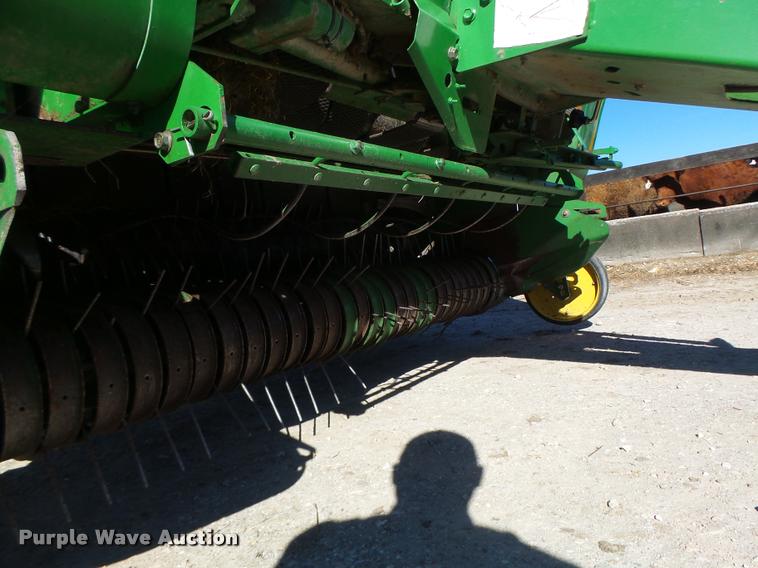 image for item DA3450 2003 John Deere 567 round baler