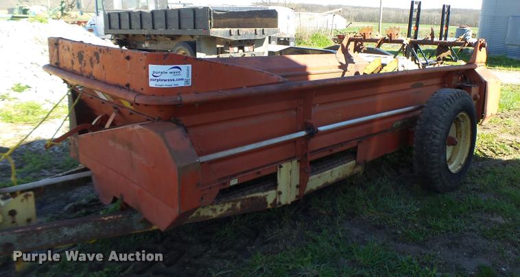 image for item DA3451 New Holland 518 manure spreader