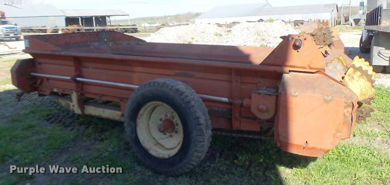 image for item DA3451 New Holland 518 manure spreader