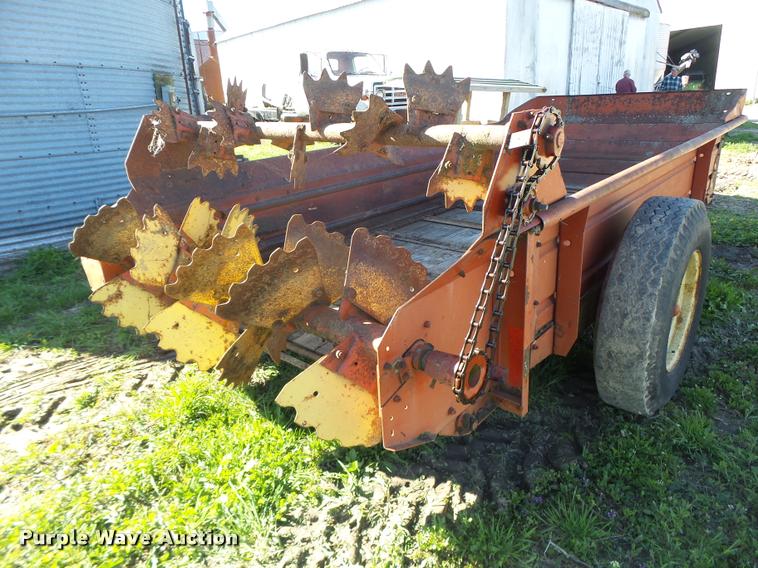 image for item DA3451 New Holland 518 manure spreader