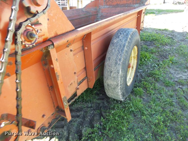 image for item DA3451 New Holland 518 manure spreader