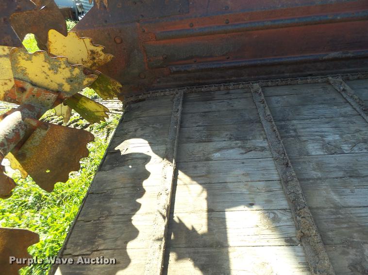 image for item DA3451 New Holland 518 manure spreader