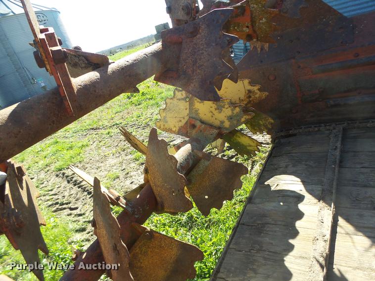 image for item DA3451 New Holland 518 manure spreader