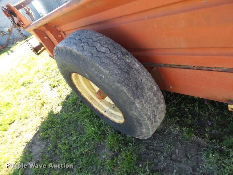 image for item DA3451 New Holland 518 manure spreader