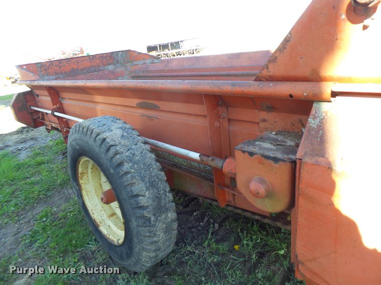 image for item DA3451 New Holland 518 manure spreader
