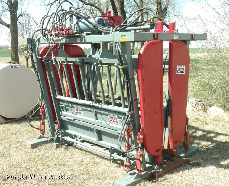WW cattle chute in Conway Springs, KS Item DA5529 sold Purple Wave