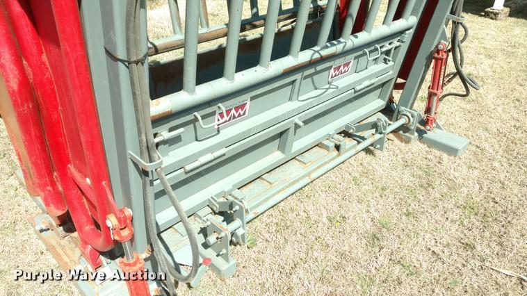 image for item DA5529 WW cattle chute
