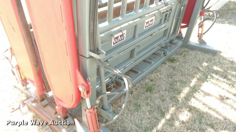 image for item DA5529 WW cattle chute