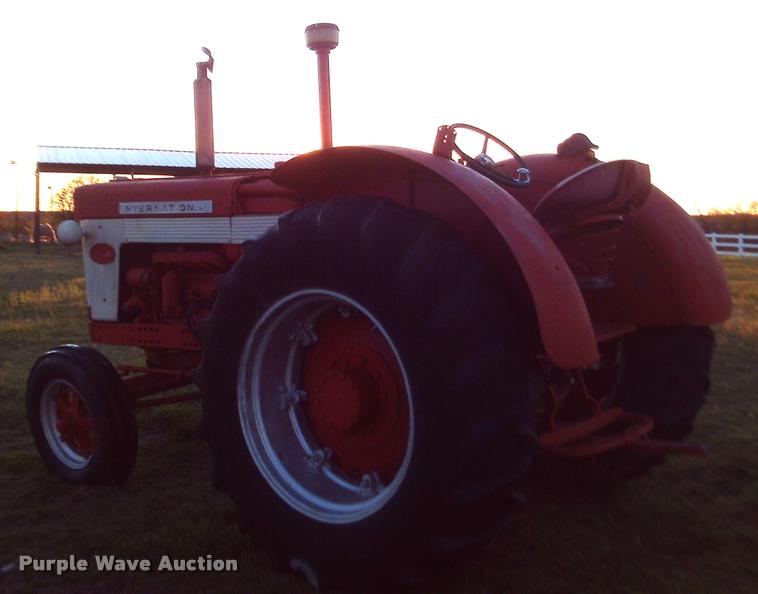image for item DA6035 1959 International 660 Wheatland tractor