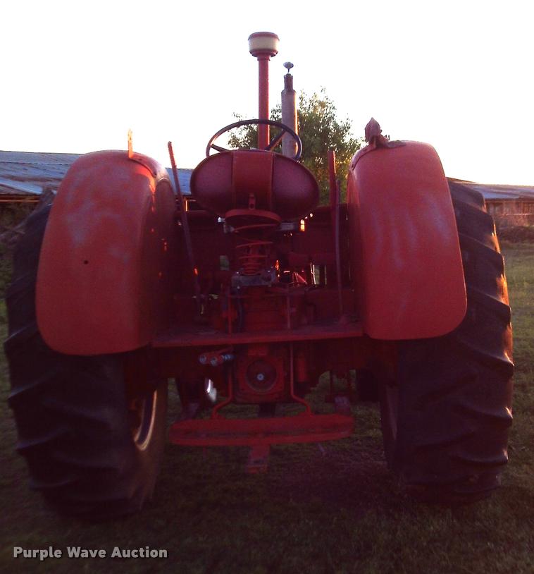 image for item DA6035 1959 International 660 Wheatland tractor