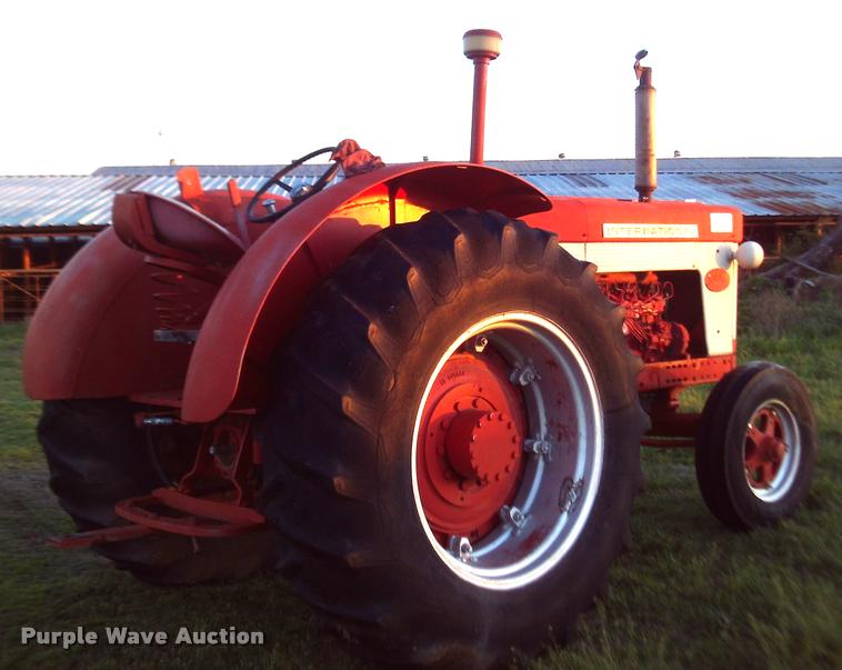 image for item DA6035 1959 International 660 Wheatland tractor