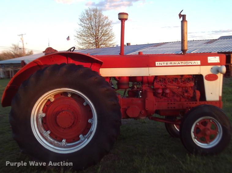 image for item DA6035 1959 International 660 Wheatland tractor
