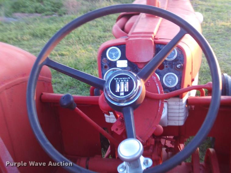 image for item DA6035 1959 International 660 Wheatland tractor