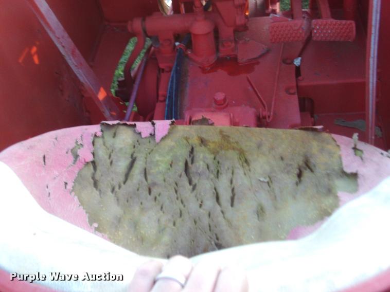 image for item DA6035 1959 International 660 Wheatland tractor