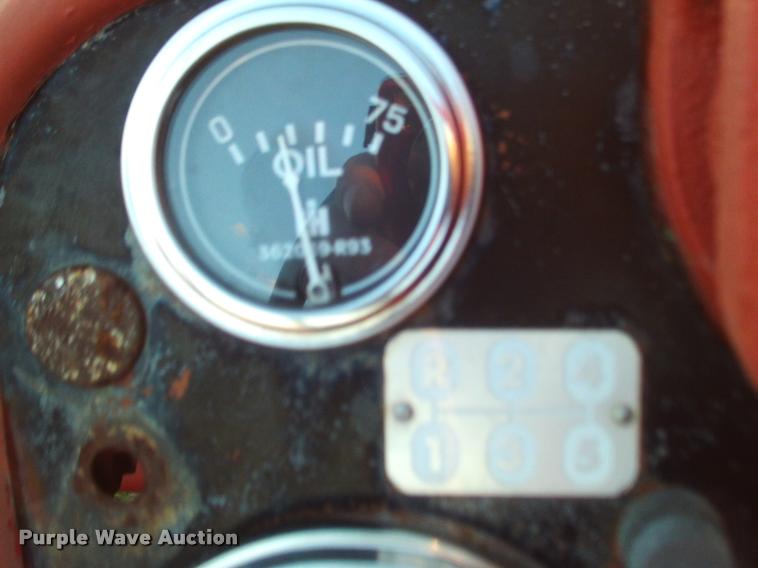 image for item DA6035 1959 International 660 Wheatland tractor