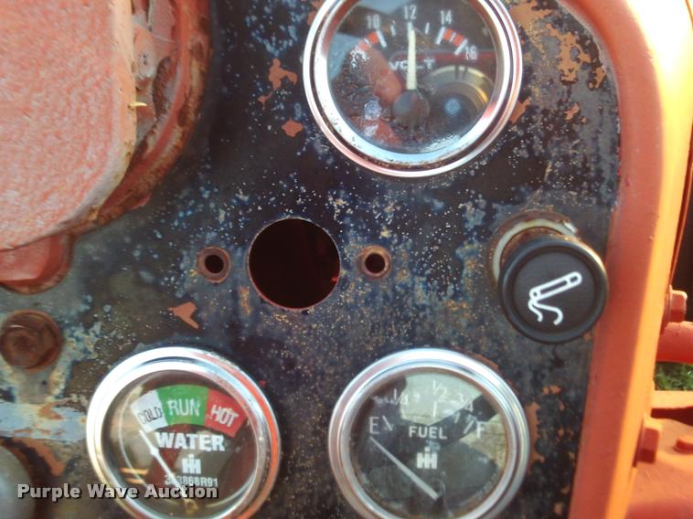 image for item DA6035 1959 International 660 Wheatland tractor