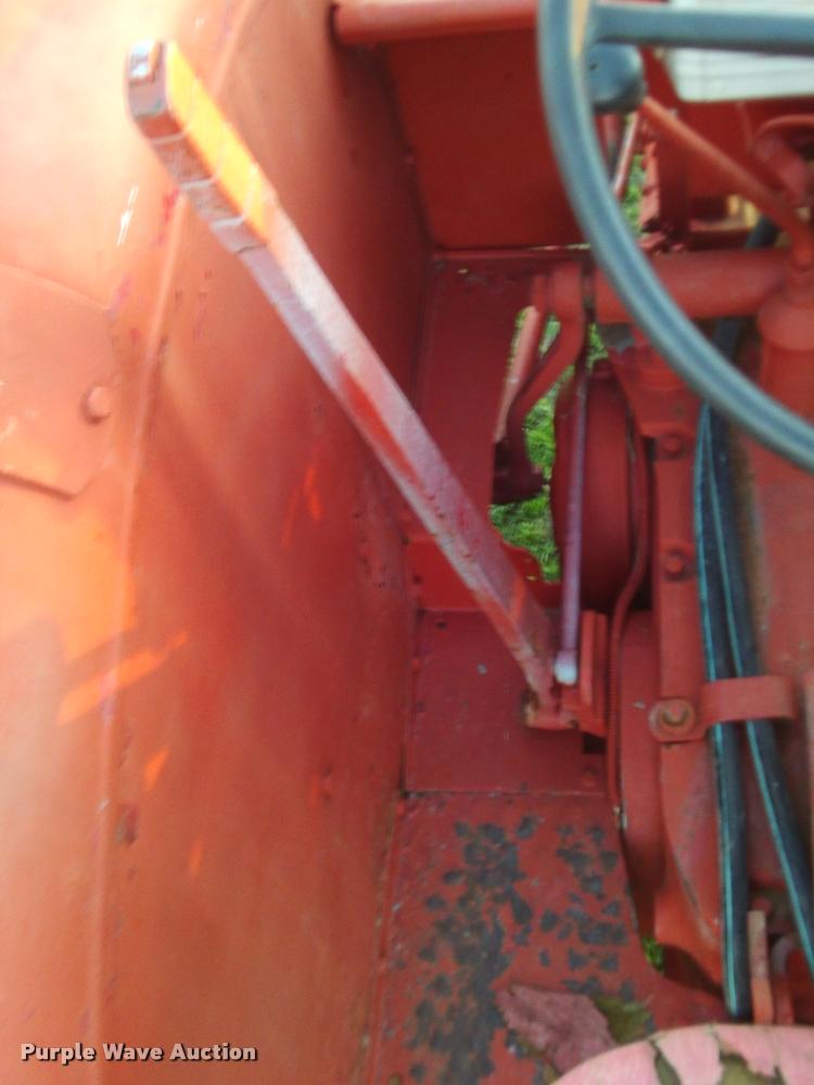 image for item DA6035 1959 International 660 Wheatland tractor