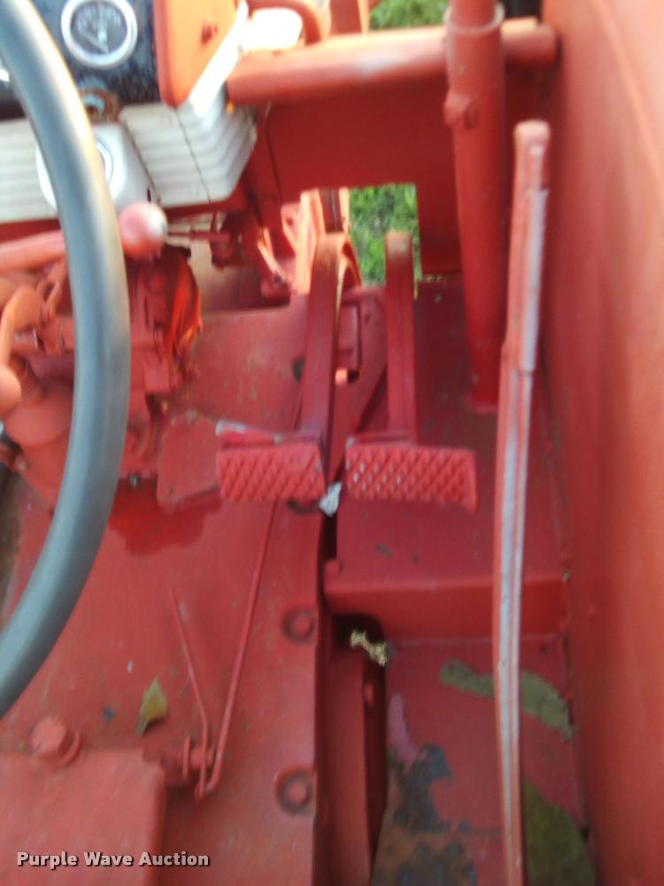 image for item DA6035 1959 International 660 Wheatland tractor