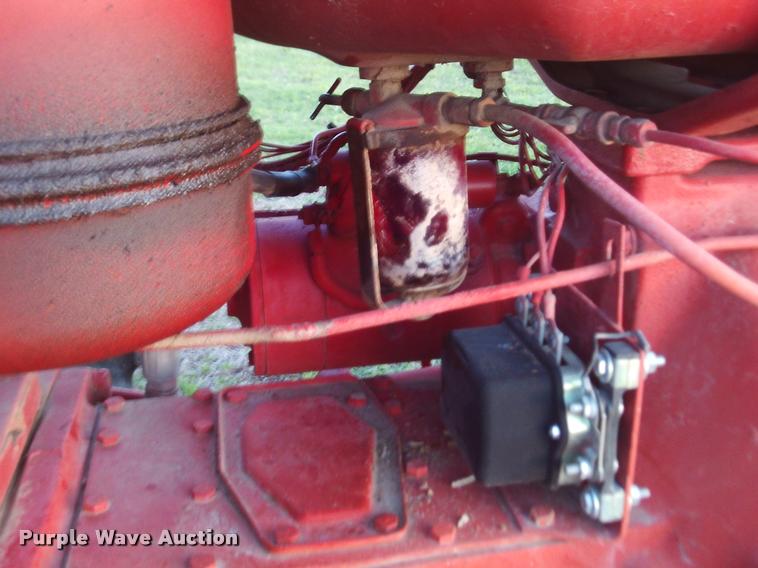image for item DA6035 1959 International 660 Wheatland tractor