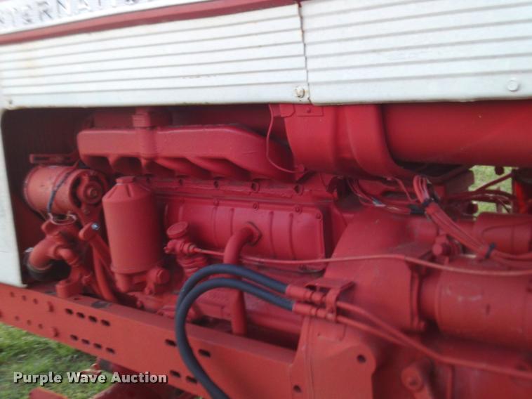 image for item DA6035 1959 International 660 Wheatland tractor